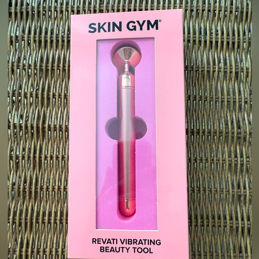 NWOT Rose Quartz Vibrating Massage Beauty Tool